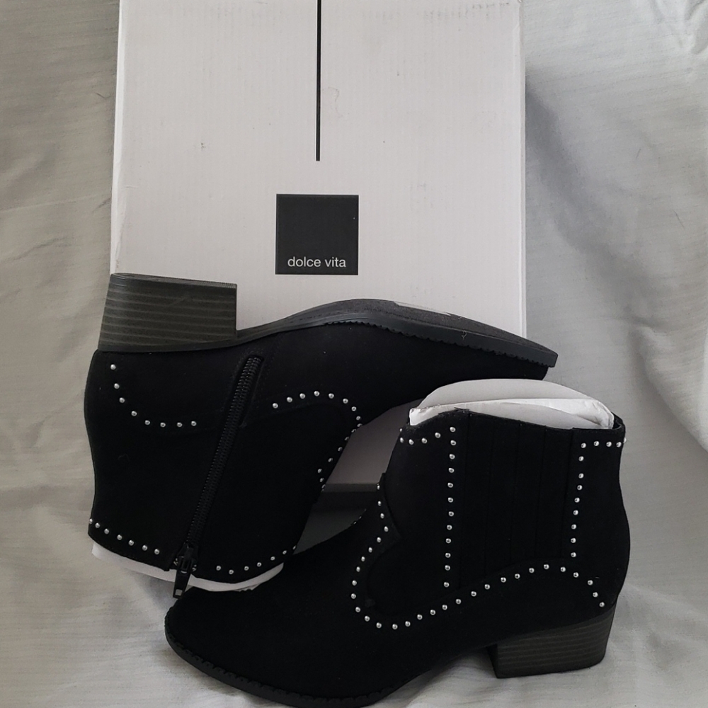 Boots - Picture 2 of 6